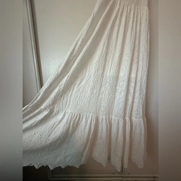 Giffniseti Elegant White Eyelit Lace Maxi Dress size Large🤍 - Picture 4 of 15